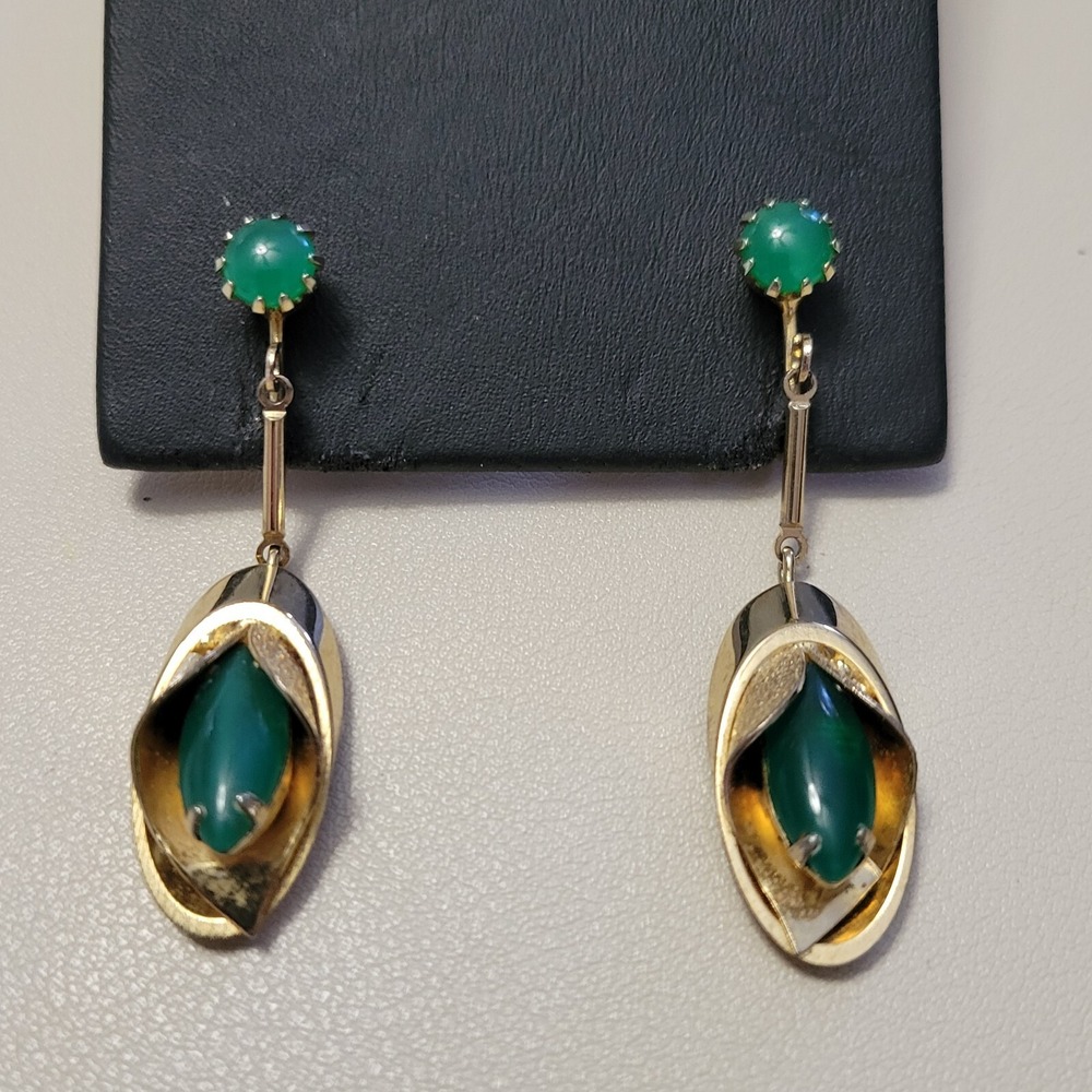 Vintage HOBE HOBÉ Signed Jade Like Gold Tone 1965 Dangle‎ Clip On Earrings 2"